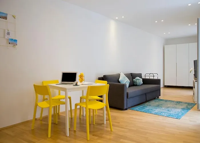 Stylish 1-bedroom By Rochusmarkt Walk To The Center Daire *