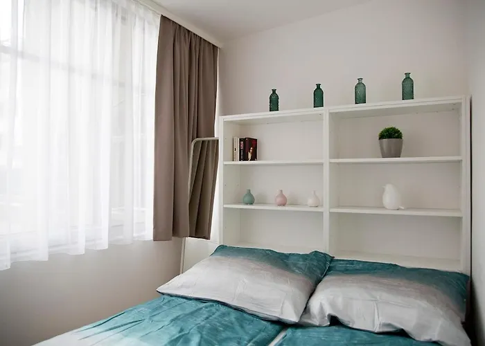 Daire Stylish 1-bedroom By Rochusmarkt Walk To The Center