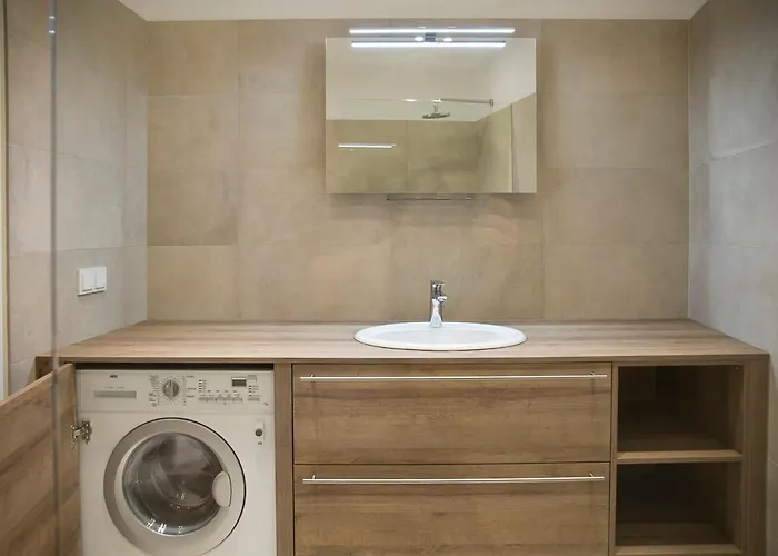 Stylish 1-bedroom By Rochusmarkt Walk To The Center