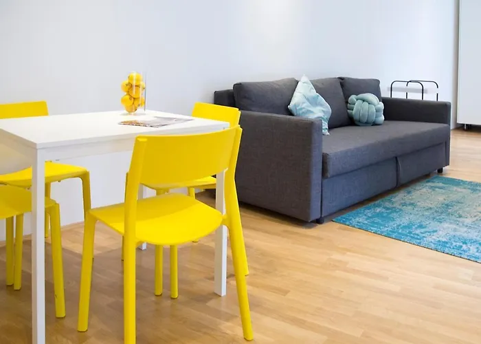 Stylish 1-bedroom By Rochusmarkt Walk To The Center Daire