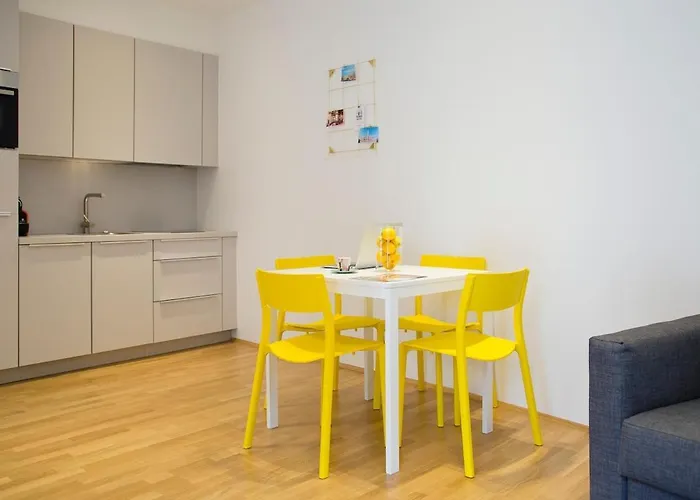 Stylish 1-bedroom By Rochusmarkt Walk To The Center *
